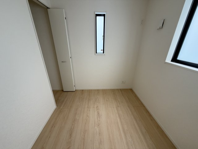浦添市西原　第6（全2棟）ラスト2号棟の洋室|2号棟　洋室3.7帖＋CL付き♪