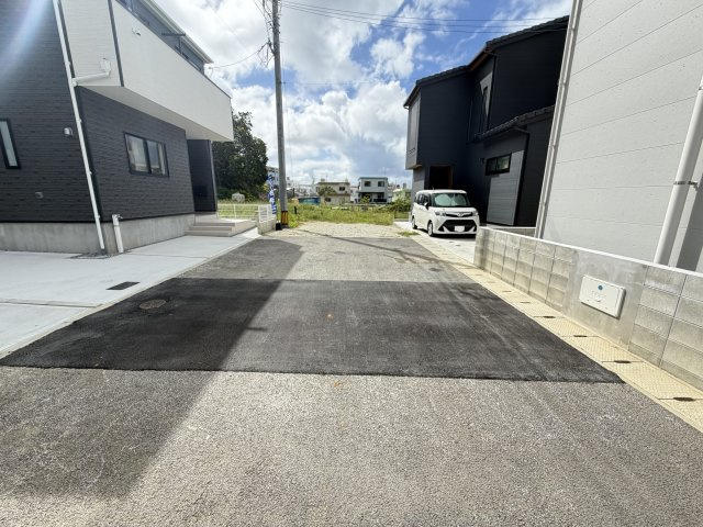 浦添市西原　第6（全2棟）ラスト2号棟の前面道路含む現地写真|※北側6m道路♪