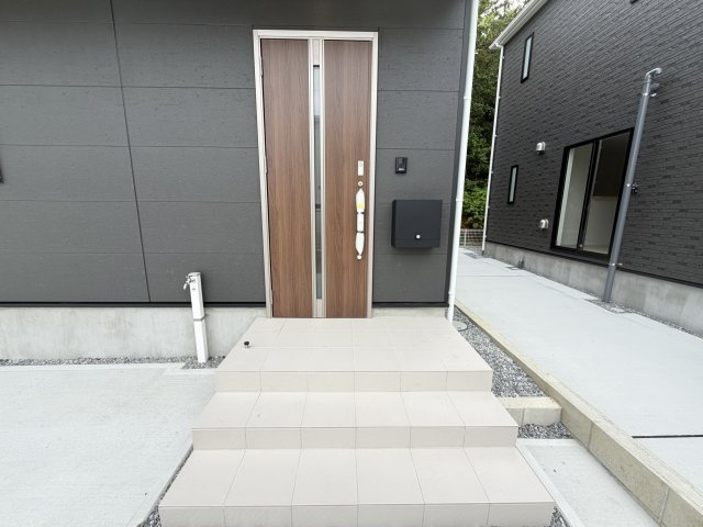 浦添市西原　第6（全2棟）ラスト2号棟の玄関|2号棟　スマートキー付き♪