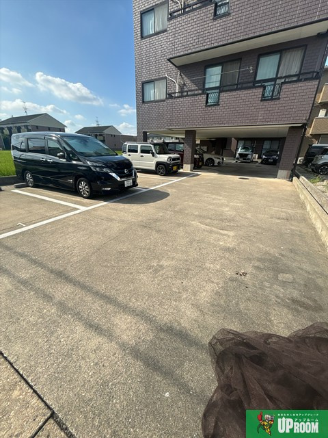 トリニティ高田寺の駐車場