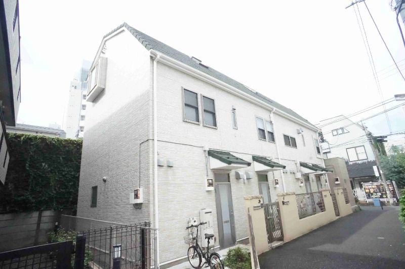 コンフォール新宿のエントランス