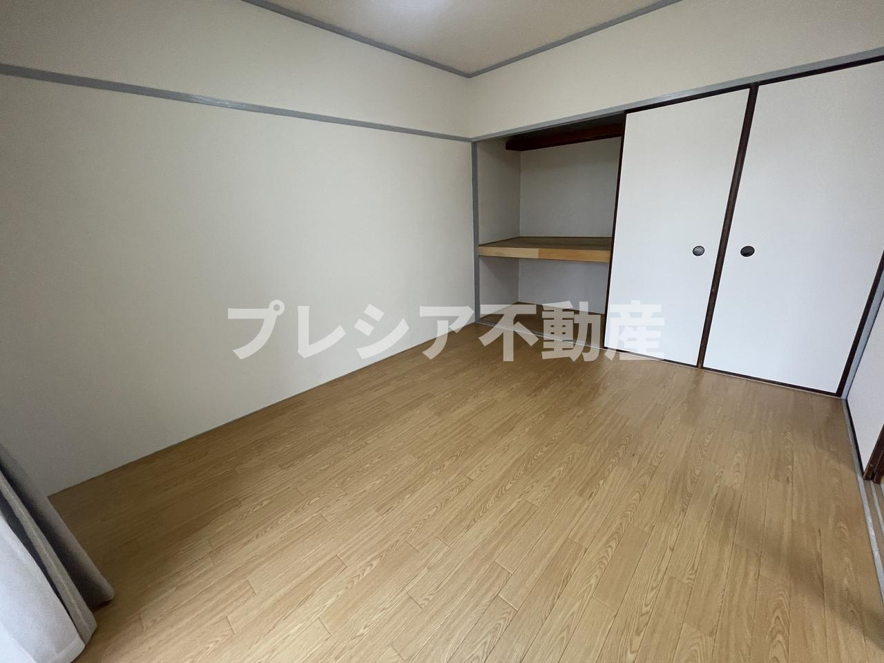 恒風園マンションの寝室
