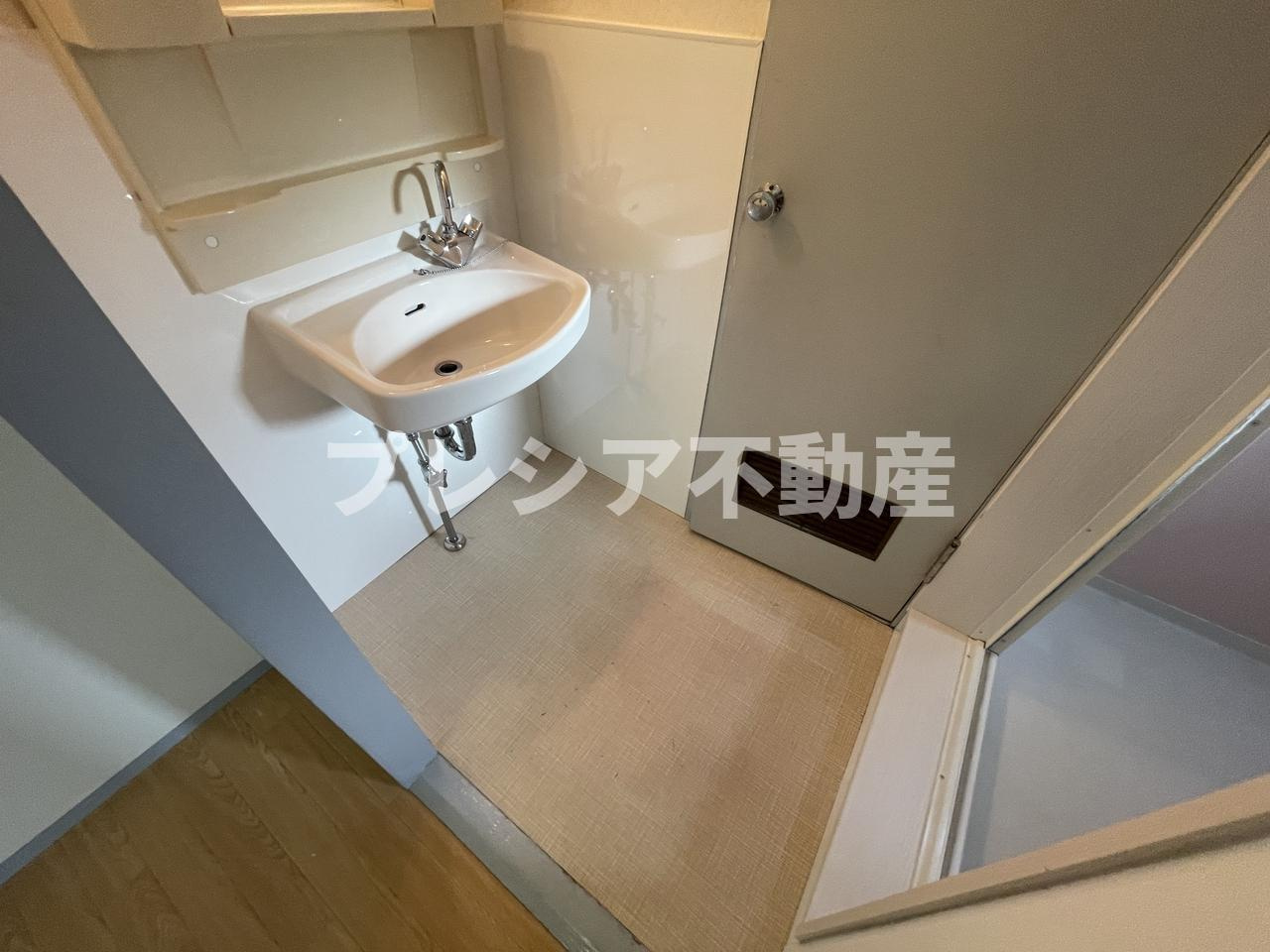 恒風園マンションの洗面所