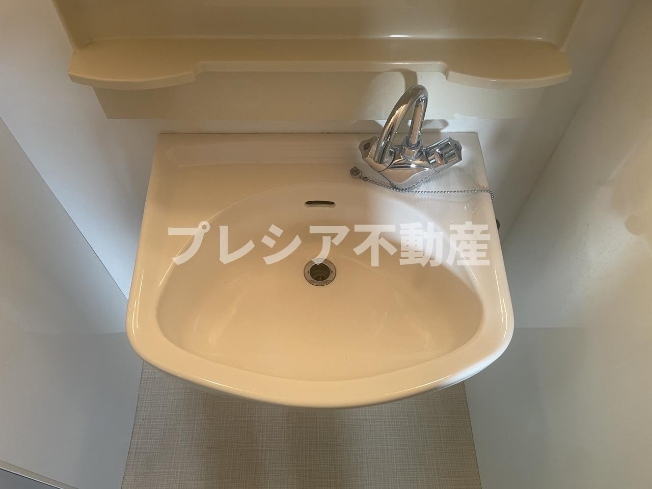 恒風園マンションの独立洗面台