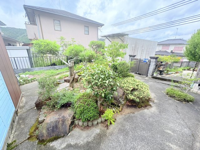 神戸市北区唐櫃台4丁目の庭|陽当り良好。日差しの差し込む明るい部屋は光熱費も節約できます。