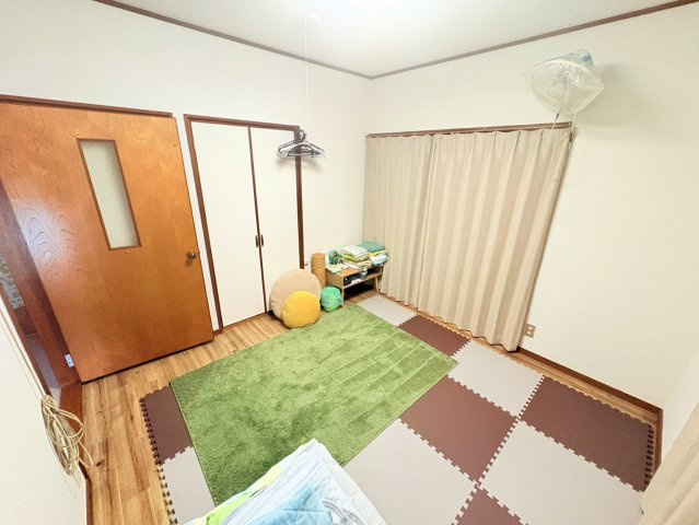 神戸市北区唐櫃台4丁目の洋室|ちょっとした書斎スペースにするのもいいですよね♪
程よい広さですので集中してお仕事に向き合えそうです