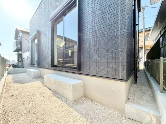 グラファーレ　大府市梶田町の庭|お庭では家庭菜園やガーデニングを楽しめ、夫婦二人のちょっとした趣味の時間を気持ちよく過ごせる空間です。									
									