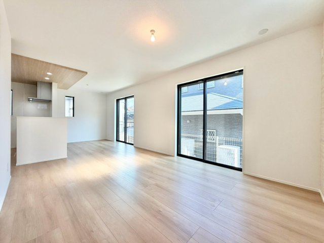 グラファーレ　大府市梶田町の居間・リビング|家族が自然と集まる広々としたリビング。お子様の成長を見守りながら過ごせます。