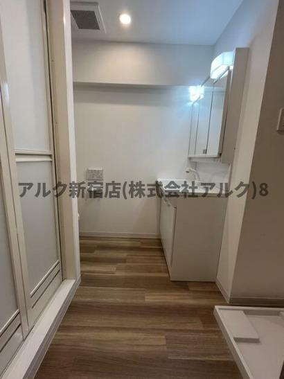 ライオンズプラザ方南町の独立洗面台