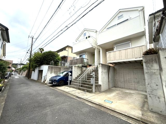 高台の閑静な住宅街　3LDKの前面道路含む現地写真|前面道路
