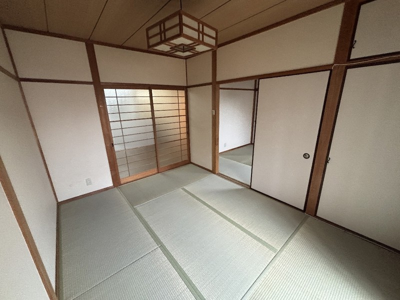 神戸市中央区宮本通６丁目のアパートの居間・リビング