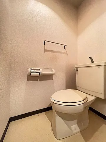 神戸市中央区熊内町４丁目の賃貸マンションのトイレ