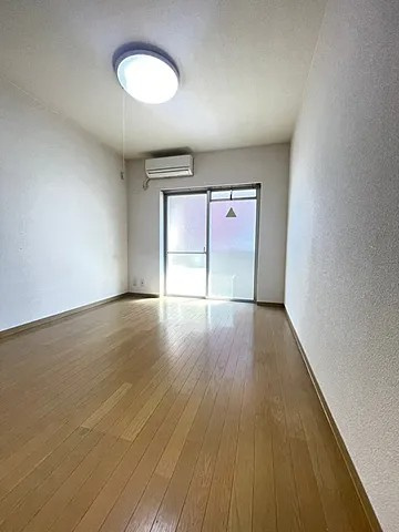 神戸市中央区熊内町４丁目の賃貸マンションの居間・リビング