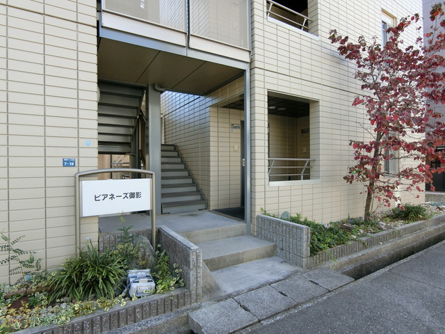 神戸市東灘区御影１丁目のアパートのエントランス