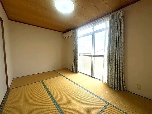 神戸市灘区篠原台のアパートの居間・リビング