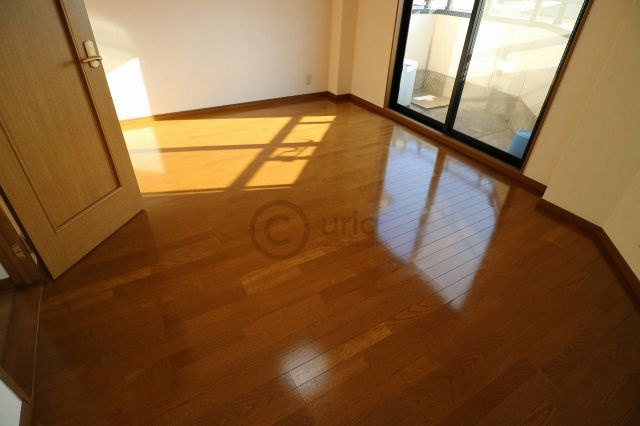 神戸市灘区森後町３丁目の賃貸マンションの居間・リビング