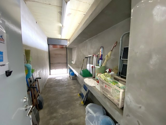 カザベーラ坂戸のその他共用部分|敷地内に設置された専用のゴミ置場スペースです。きれいに整理整頓・清掃が施されており、マンション全体の管理体制の良さを伺わせます。衛生的に保たれているため毎日のゴミ出しもストレスなくスムーズに行えます。