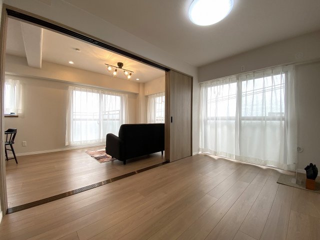 カザベーラ坂戸の子供部屋|間取り図左下に位置する5.7帖の洋室です。十分な広さと収納スペースを確保しており、お子様のお部屋としてはもちろん、リモートワーク部屋や趣味の部屋としても使い勝手の良い快適な一室です。