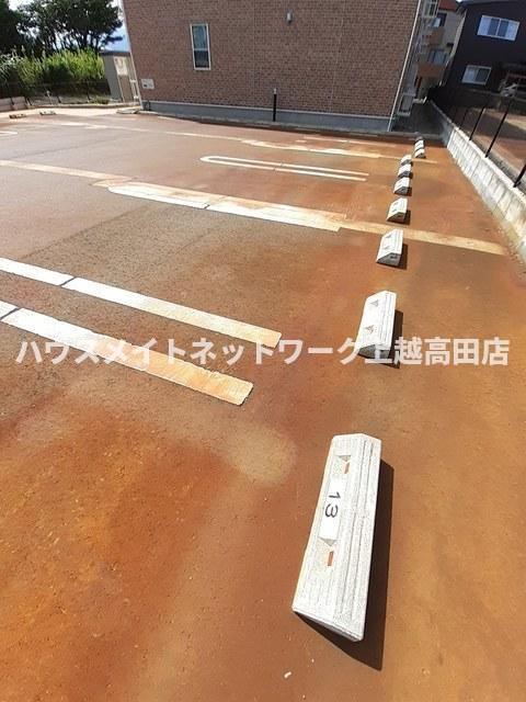 ノース　ウッズの駐車場|消雪付駐車場