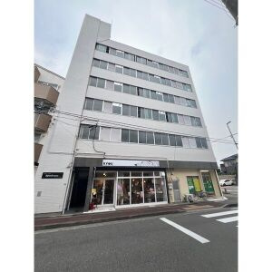 シーズンコート東大曽根のエントランス