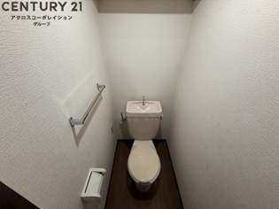 お風呂トイレ別で収納棚ありです
