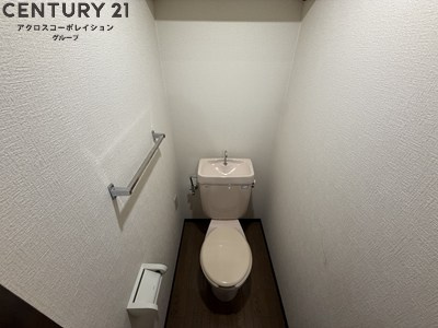 お風呂トイレ別で収納棚ありです