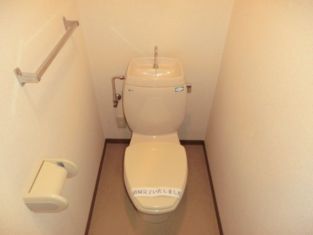 シンプルで使いやすいトイレです♪