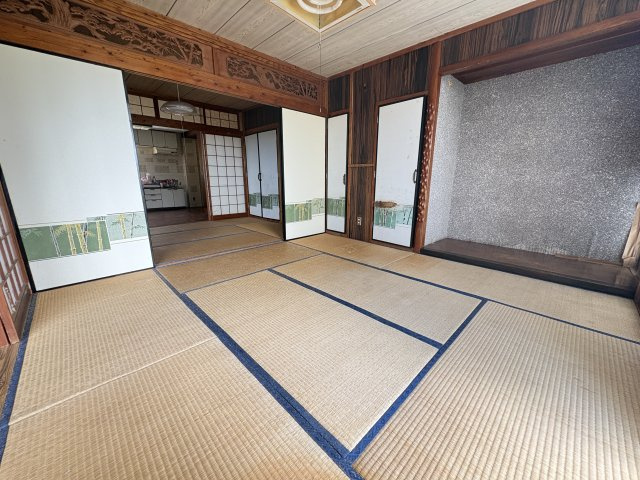 豊見城市金良中古戸建の和室|落ち着いた雰囲気の和室付きです