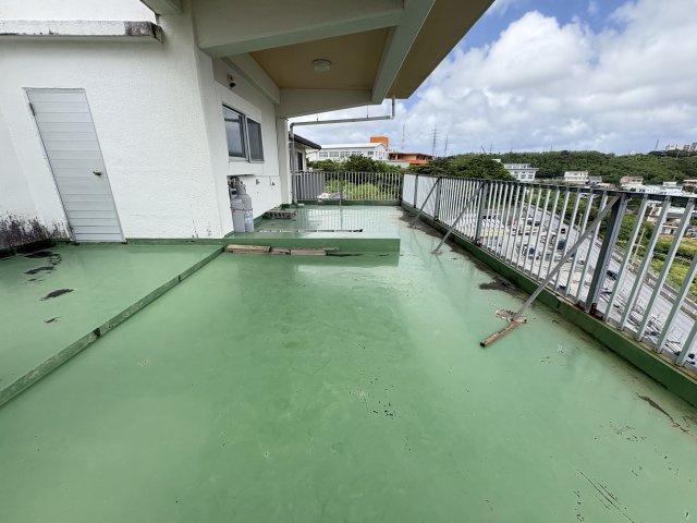 豊見城市金良中古戸建のバルコニー|外からの目が気にならないバルコニーで洗濯物が干せます