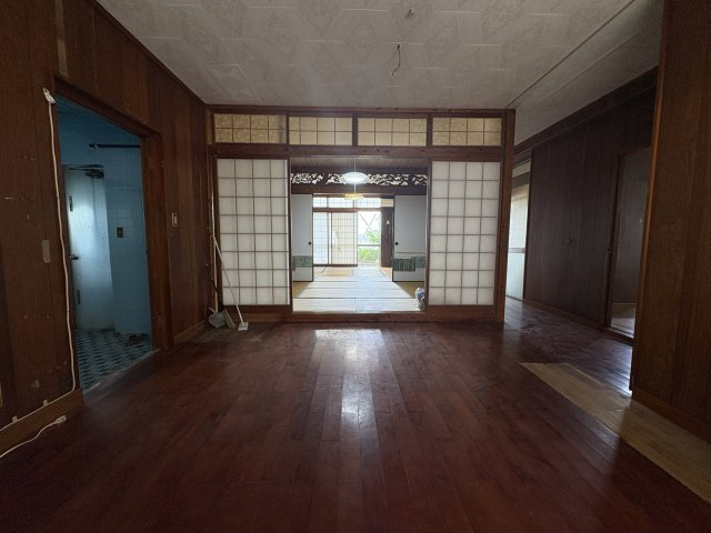 豊見城市金良中古戸建の居間・リビング