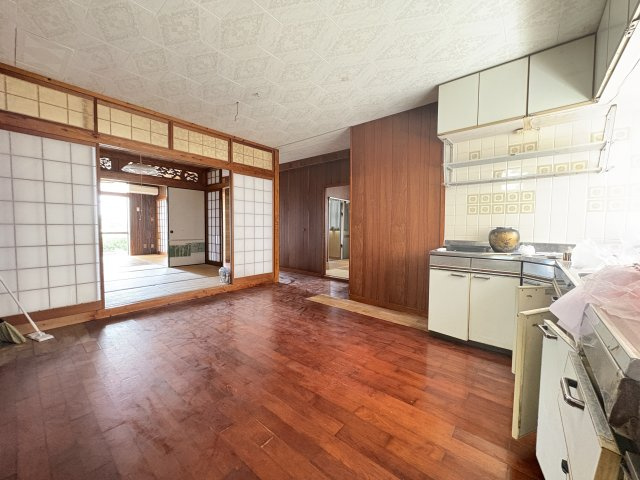 豊見城市金良中古戸建の居間・リビング