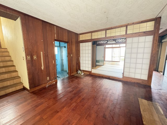 豊見城市金良中古戸建の居間・リビング|おしゃれなリビングです