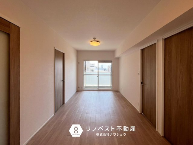 万葉ハイツ小阪菱屋西マンションの居間・リビング|南向きで陽当たりも良く、バルコニーに面しているため開放的な空間となっております♪
