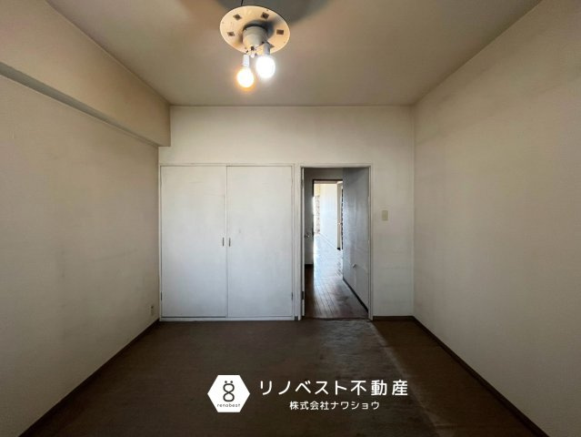 グランドメゾン小阪の洋室|全居室の中で一番広い洋室です◎
大容量の収納付き！