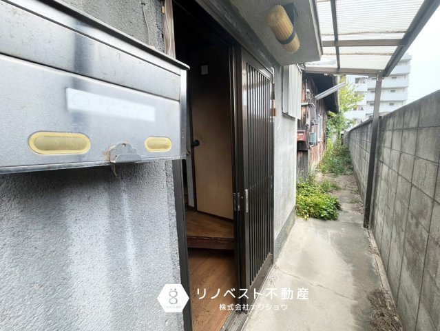 東大阪市友井４丁目の玄関|【リノベスト不動産】弊社は近鉄大阪線・奈良線『布施』駅から徒歩2分の場所にございます♪
