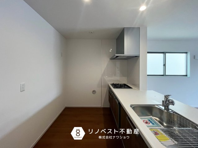 東大阪市南上小阪1期のキッチン|作業スペースがしっかり確保されており、2人並んでもゆったりと料理が楽しめます♪