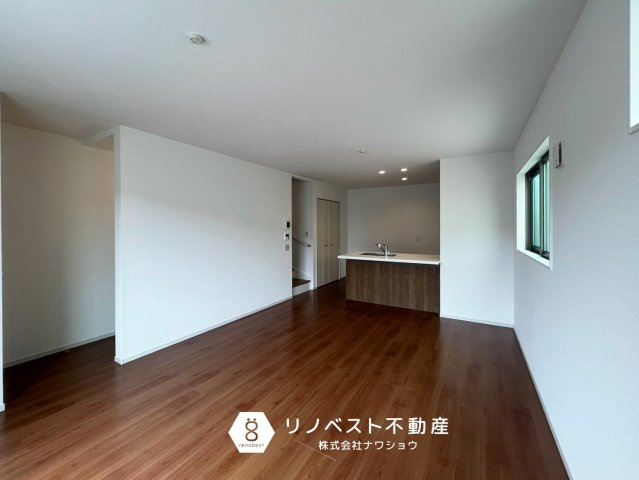 東大阪市南上小阪1期の居間・リビング|約16帖のLDK♪
大人気の2階リビングで家族のコミュニケーションも弾みます♪