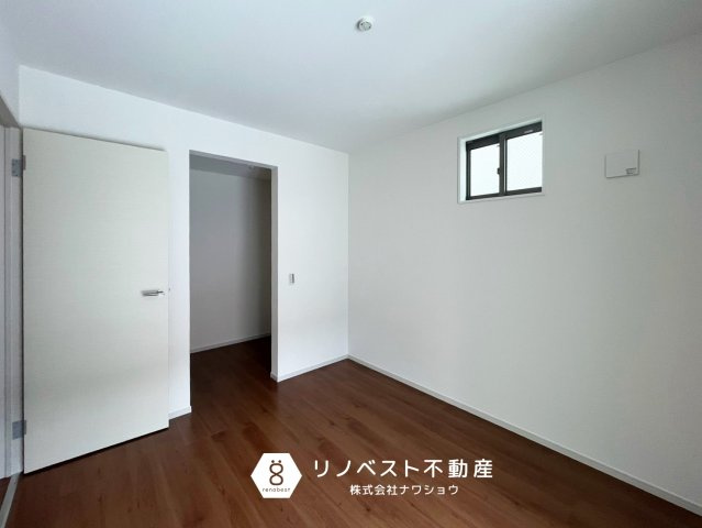 東大阪市南上小阪1期の洋室|約5.25帖の1階洋室♪
大容量のウォークインクローゼット完備◎