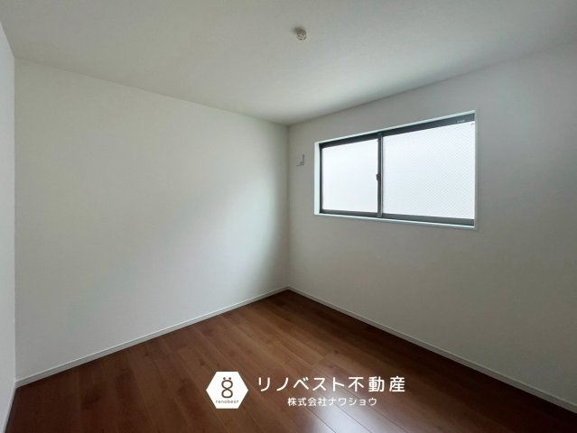 東大阪市南上小阪1期の収納|約5.25帖の納戸♪
物置としてはもちろん、書斎をしてもお使いいただけます♪