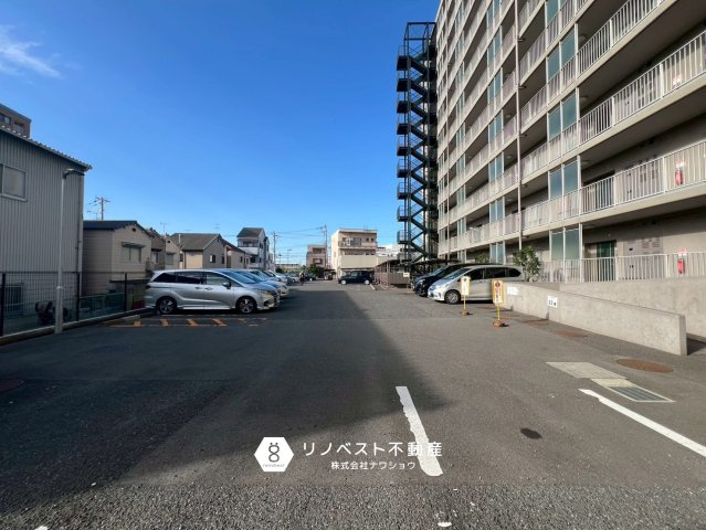 正起瓢箪山ハイツの駐車場|現在は空きがございませんが、敷地内に駐車場もございます◎