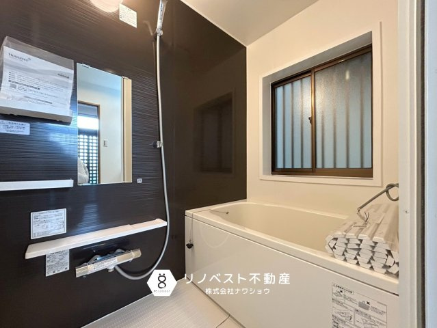東大阪市吉田5丁目の浴室|シンプルなバスルームでお掃除ラクラク♪
大きな窓があり十分に換気ができます。