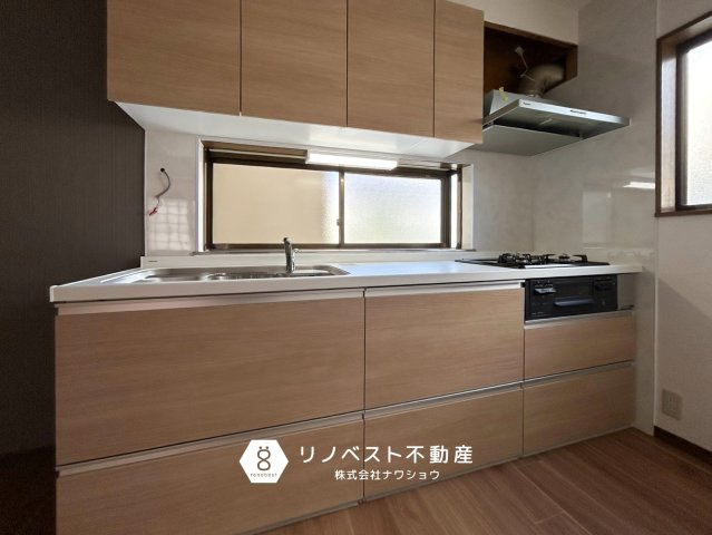 東大阪市吉田5丁目のキッチン|２面窓があるため十分に換気ができます◎
※写真はリフォーム途中でございます。
