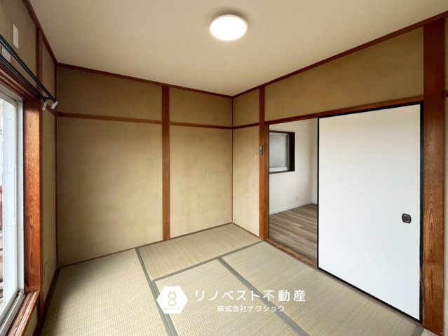 東大阪市吉田3丁目の和室|約6帖の和室。
客間や寝室としておすすめ♪バルコニーに面しています。
