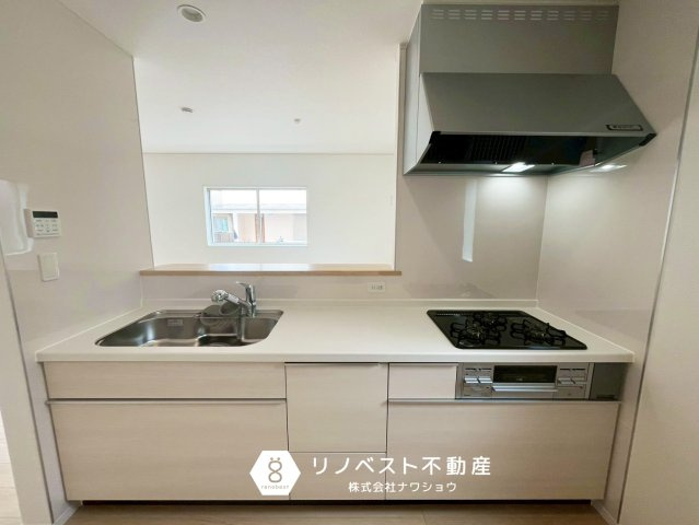 東大阪市金岡3丁目のキッチン|食洗機付きのカウンターキッチン♪
白を基調としており清潔感バッチリ◎3口コンロ+グリル付き◎