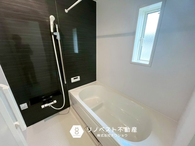 東大阪市金岡3丁目の浴室|浴室暖房乾燥機付き◎
物干しスペースもございますので、雨の日の洗濯物も安心♪