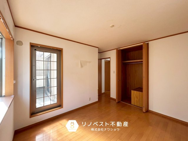 東大阪市花園東町3丁目の洋室|約6.7帖の洋室。
バルコニーへ出入り可能◎ご夫婦の寝室におすすめ♪