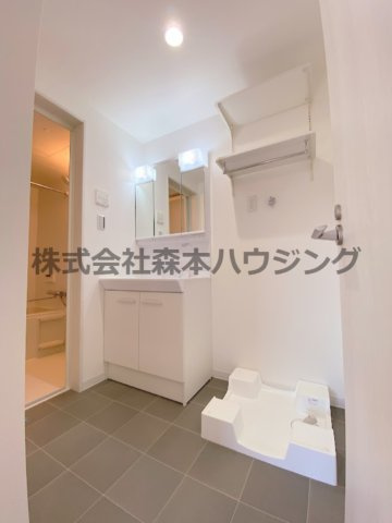 【洗面所】 | 　ラモーナ雁屋西町 | 忙しい朝には欠かせない洗面所です