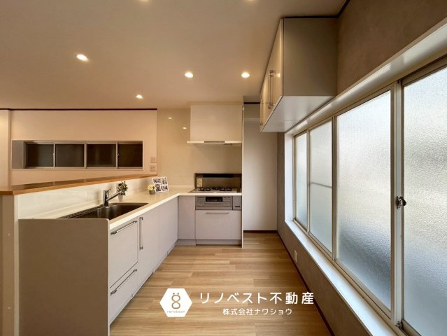 東大阪市御厨東２丁目のキッチン|リビングを見渡せるＬ字型カウンターキッチン♪グリル付きで料理のレパートリーも増えそうですね！