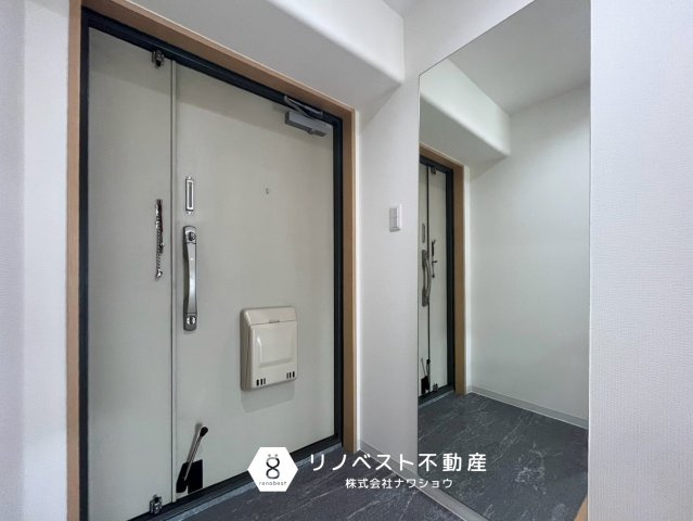 八戸ノ里スカイハイツの玄関|【リノベスト不動産】テナント（事業用）物件のご紹介も可能です。事務所移転・新規開業等お気軽にご相談ください♪
