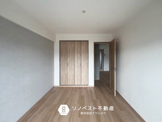 八戸ノ里スカイハイツの洋室|約6帖の洋室♪
LDKからの動線が良い間取りです◎寝室におすすめ◎